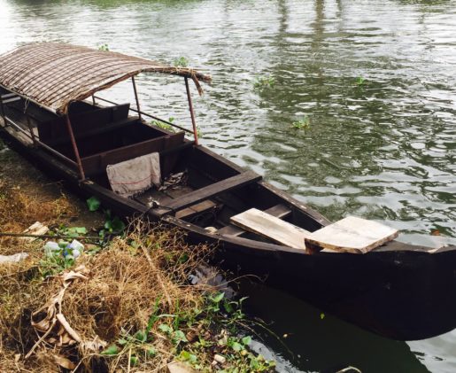 Canoe ready for Kerala backwaters day trip