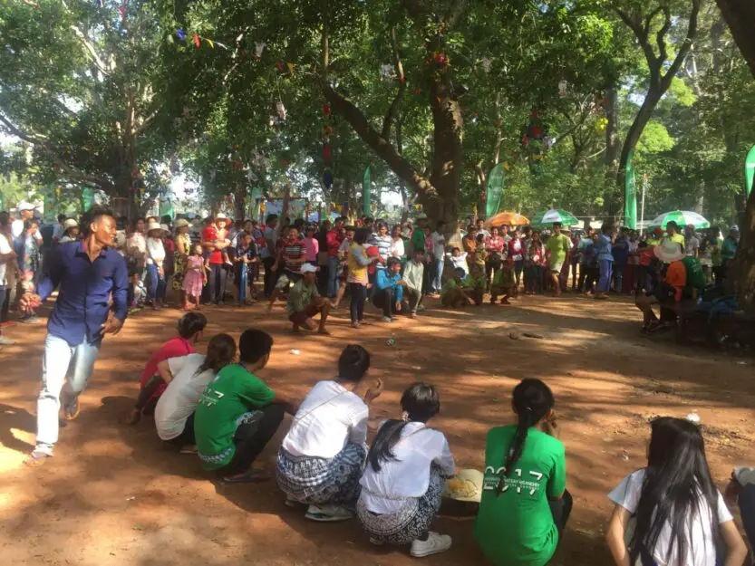 A group of children playing Leak Kanseng during Khmer Nedw Year in Siem Reapo. They are sitting in a circle on the floor, whilst one runs round the outside holding a ‘kanseng‘ a Cambodian towel screwed into a ball.