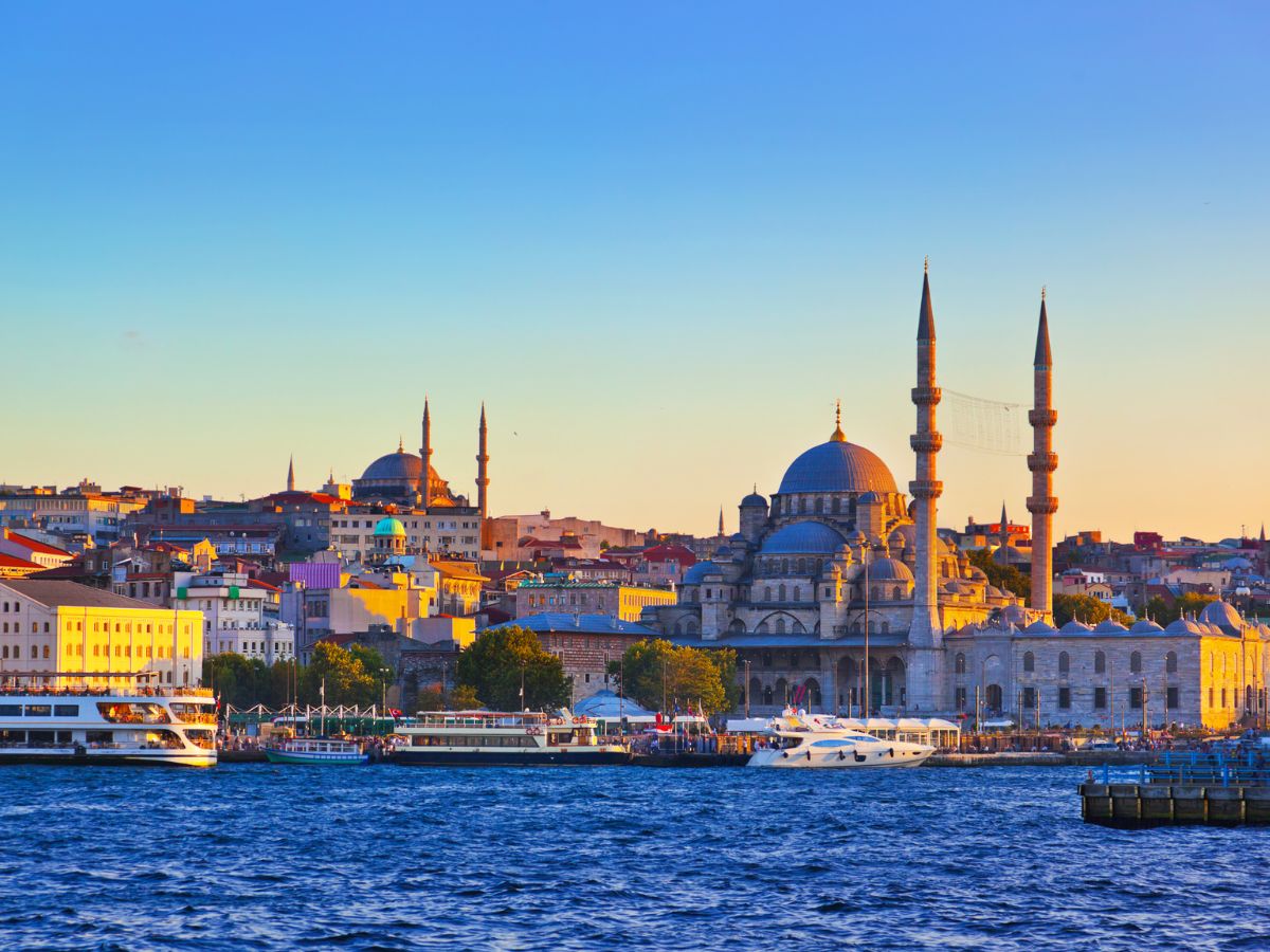 3-day Istanbul itinerary. Image of Istanbuls skyline