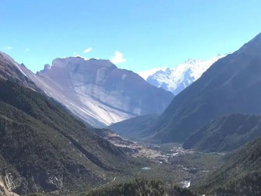 Annapurna Circuit in Pokhara, Nepal. Mountain image