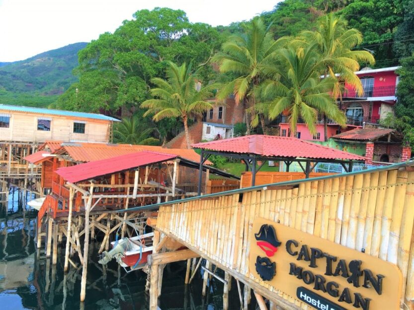 Captain Morgan Hostel at Lago de Coatepeque