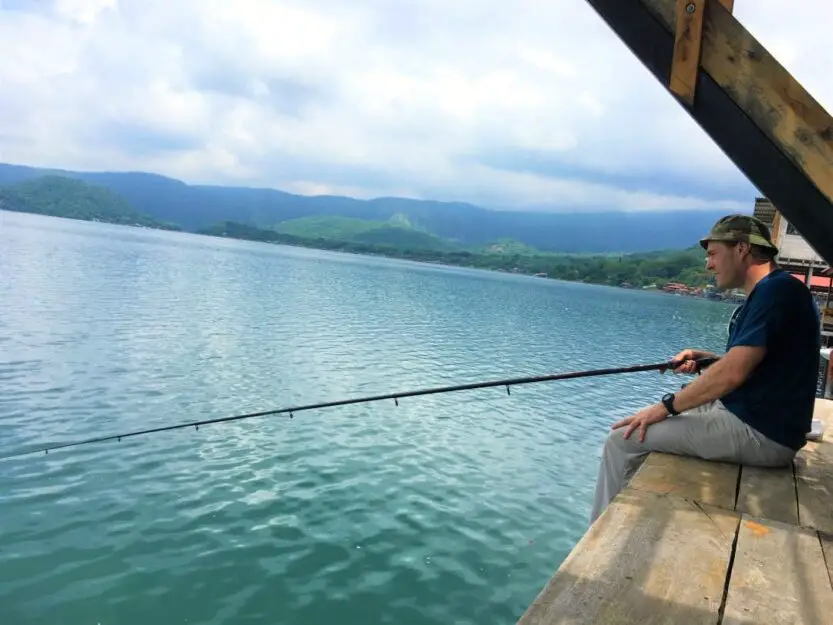 Fishing in Lago de Coatepeque