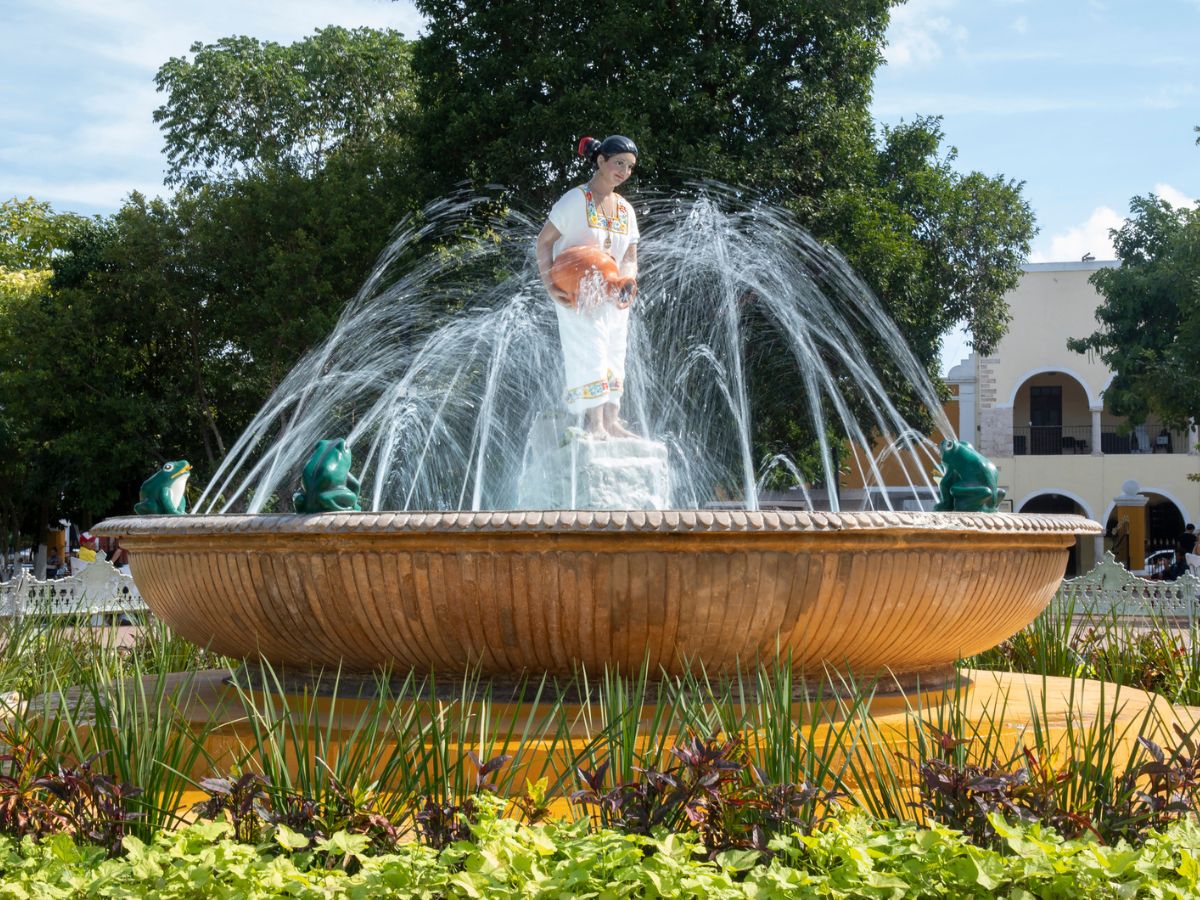 How to Spend 36 Hours in Valladolid, Mexico. Image of the fountain in plaza principal.