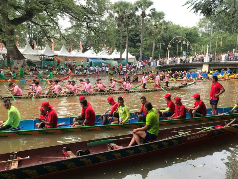 Dragin boat racing on the river in Siem Reap during water festival