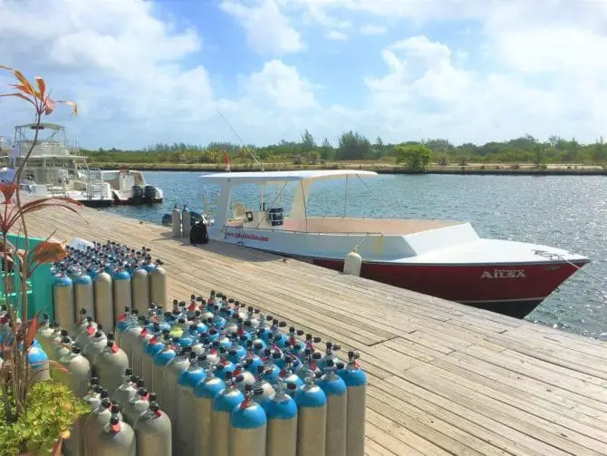 Splash Dive Boat with oxygen tanks in Placencia